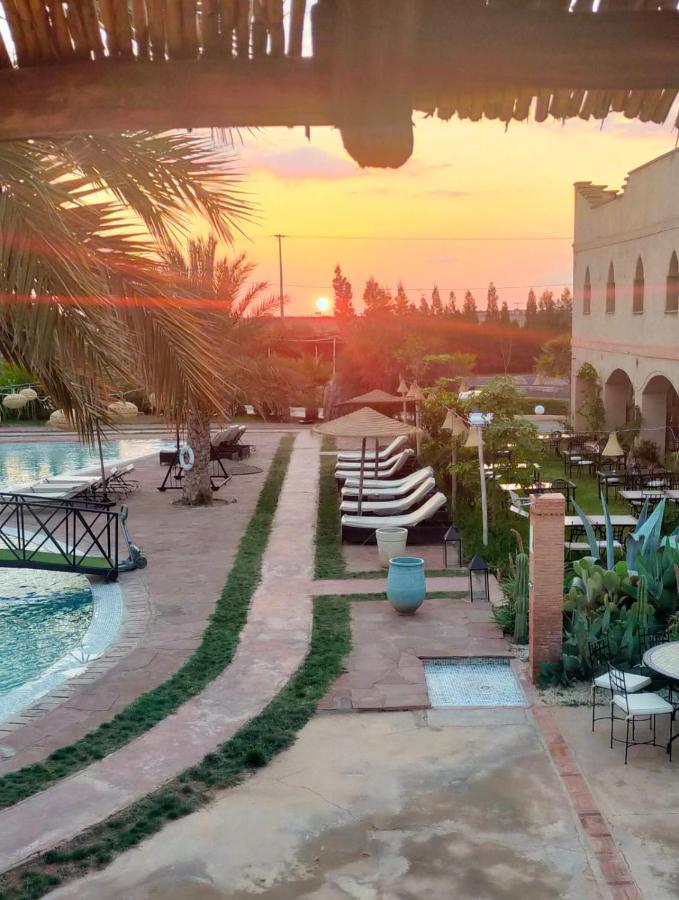 Les Jardins D Amizmiz 6 Piscines Bed & Breakfast Wawizelte Exterior photo