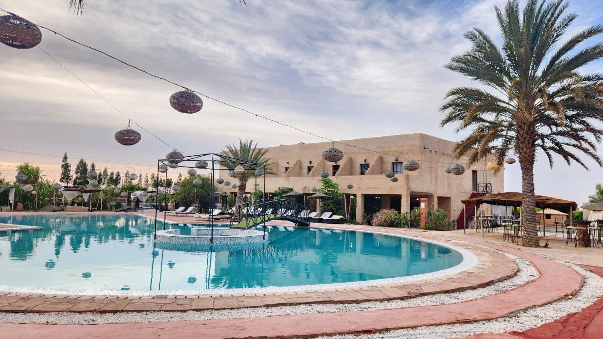 Les Jardins D Amizmiz 6 Piscines Bed & Breakfast Wawizelte Exterior photo
