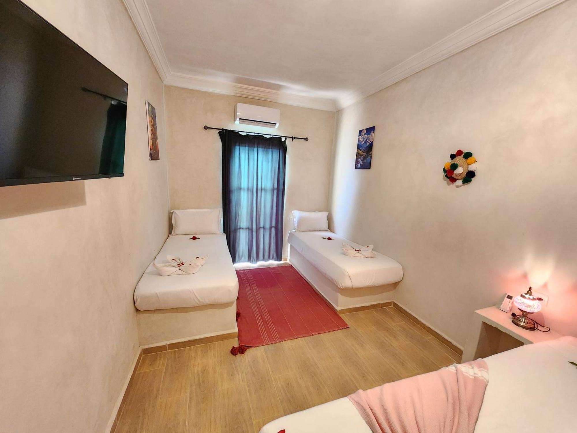 Les Jardins D Amizmiz 6 Piscines Bed & Breakfast Wawizelte Exterior photo
