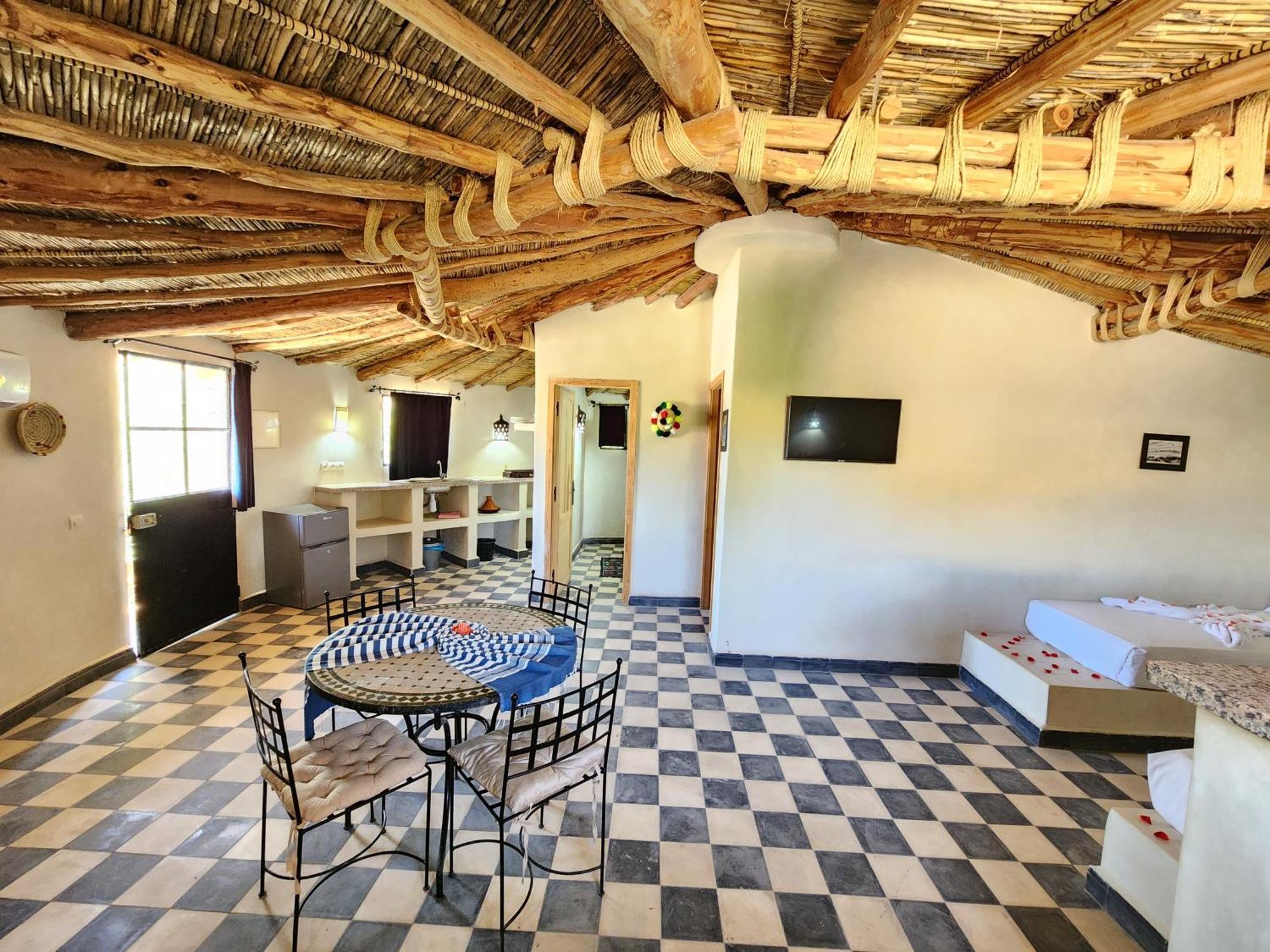 Les Jardins D Amizmiz 6 Piscines Bed & Breakfast Wawizelte Exterior photo